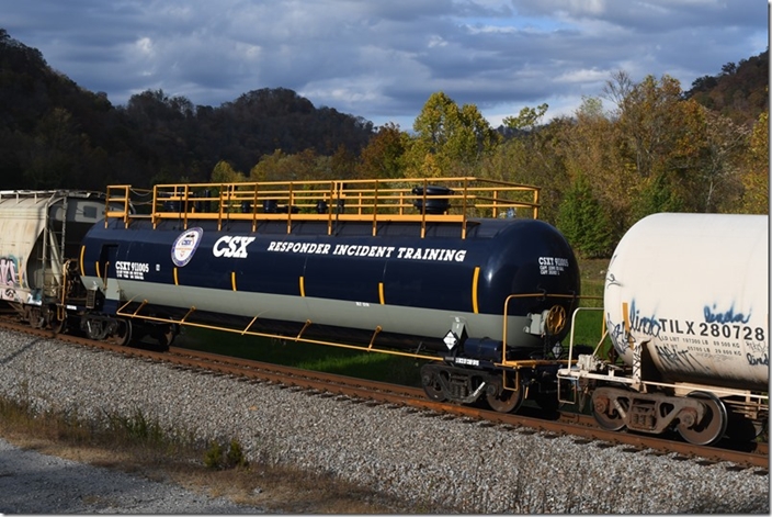 Never saw one of these before! CSX MW 911005 tank car for responder incident training. Note the variety of valves on top. Built 02-2004. I was here at FO Cabin KY to shoot M693 which had CR 1976 Heritage unit. Glad I stayed poised at the ready for unusual rolling stock! 10-27-2023.