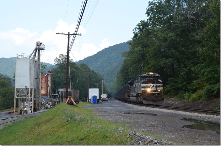 Westbound U60 coming by the explosives distributor at Leetown. NS 2665 Leetown.