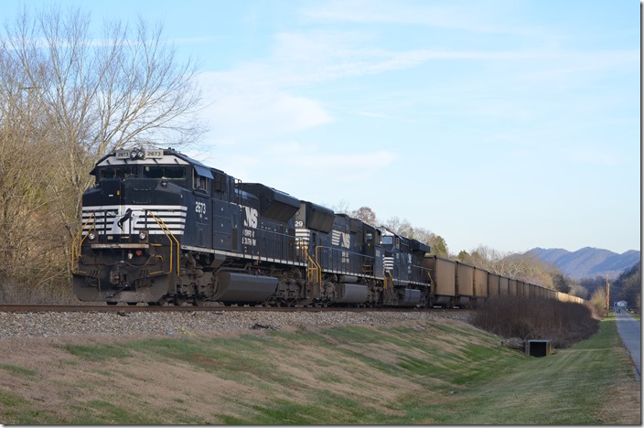 NS 2673-2629-7637 on w/b No. 745 (DKPX empties) wait for a trio of CSX lite engines. 