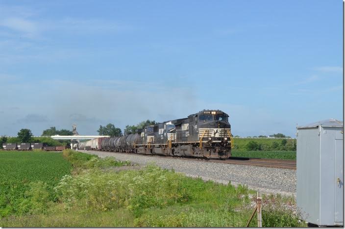 Good ol’ 174 (Macon-Elkhart) behind NS 9112-6759-9391 hustles w/b under US 23 at Harvey OH, a few miles north of Marion OH. This was the third time we caught 174. 06-21-2015. Harvey OH.
