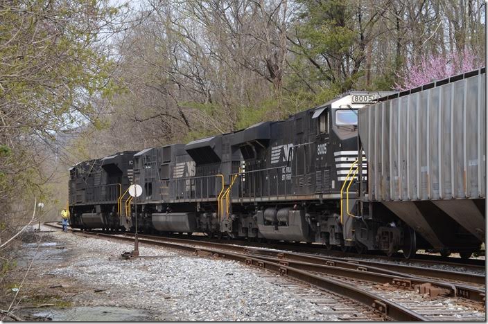 T32 shoves back. The brakeman will close and lock the switch for the main line. This will be reported to the Knoxville West End Dispatcher. NS 1095-7209-8005 Middlesboro KY.