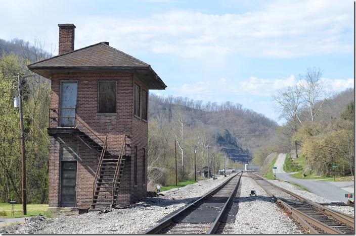 Former L&N interlocking tower at Baxter KY. Loyall Yard is around the curve in the distance. The switch on the right is for the Poor Fork SD to Cumberland where the Lynch 3 mine is active. CSX tower Baxter KY.