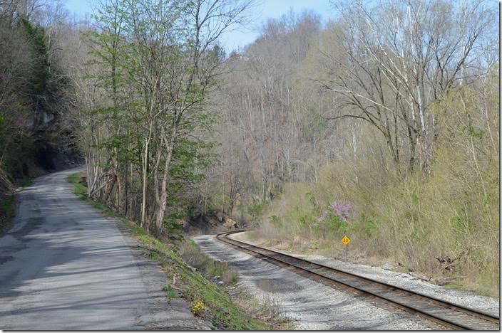 Looking north toward Corbin KY at MP 232. The CV was double track until the ‘60s. CSX MP 232 Wallins KY.
