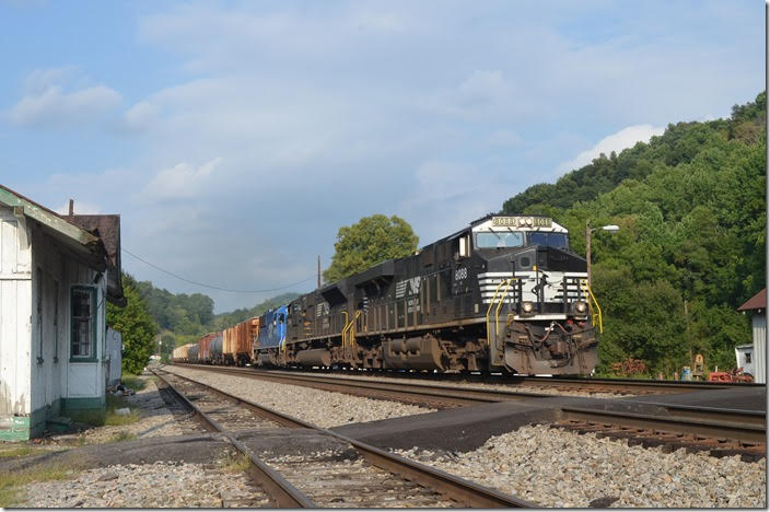 189 is doing OK as it passes the derelict former N&W depot at Oakvale WV. On curvy WV 112 it was challenging to get ahead even though the grade was increasing. NS 8088-7264-CEFX 6019. Oakvale WV.