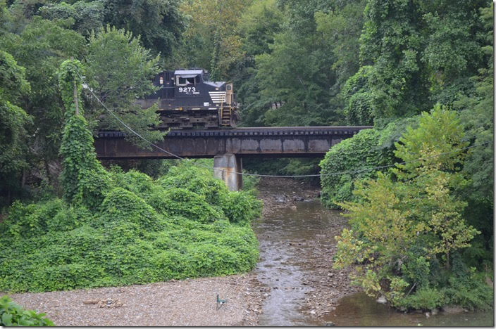 NS 9273-3666-8360 slowly comes off the Levisa Branch with U53 at Thomas Wye VA and crosses Home Creek. The Buchanan Branch is in the background behind the trees. Later this 120-car train will get a three unit pusher and head back up Home Creek. 08-22-2018.