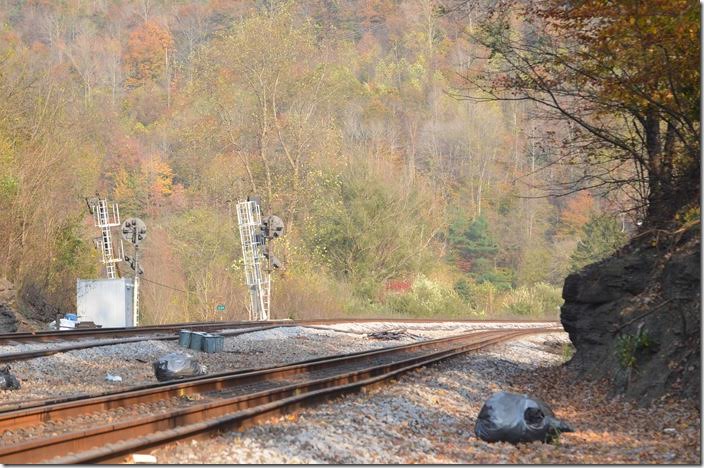 The signals at Alma Branch will also be replaced, although the big Massey mine on the branch has been shut down for years. NS signal. Alma WV.