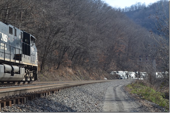 824’s head end is looking at a stop signal at Beech Creek WV. NS 7566-UP 6014.