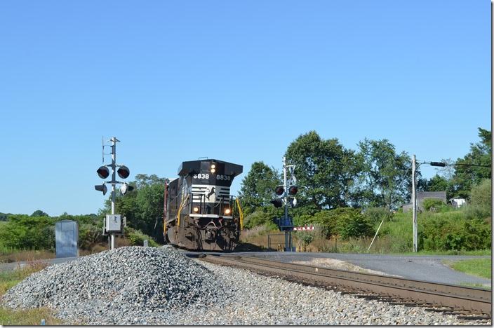 Rather than take the C&OHS tour from Staunton to Clifton Forge, I spent the day on the old N&W Shenandoah Div. NS Waynesboro local V88 pulls out of an industry at Lofton VA, before heading back north to Waynesboro. Friday, 07-31-2015. NS 8838 Lofton.