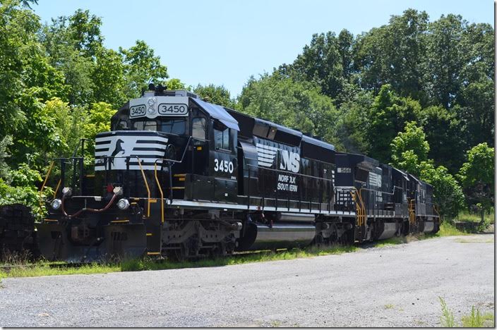 NS SD40-2 3450 is ex-CEFX, nee-UP acquired in 2011. Waynesboro