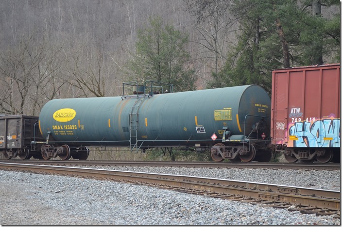 Dana Railcare tanker (DNAX) 125033 has a load of chemical from Advansix Co. in Hopewell VA to Argo IL (Allchem Industries). This car was built by ARI (American Railcar Industries Inc.) which acquired ACF Industries in 1994. Naugatuck WV.