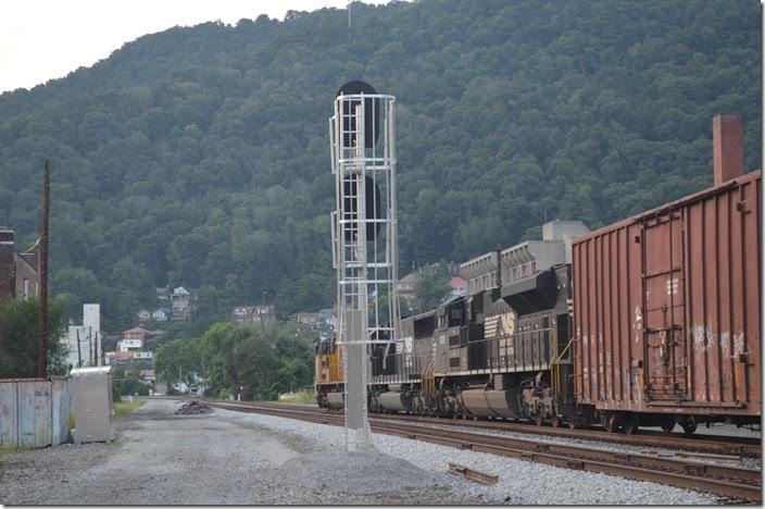 No. 195 heads for Portsmouth OH. UP 8764-6715-1009. View 2. Williamson WV. 