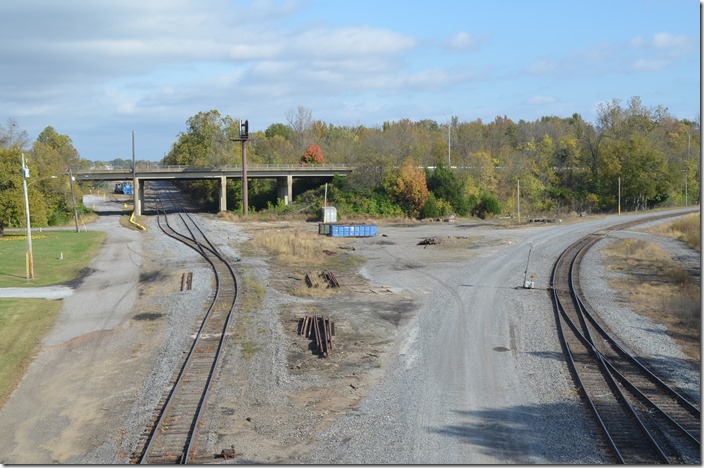 Looking north from the north end of North Yard. On the left is the track to the river front and downtown. That blue switcher is the lead into National Railway Equipment’s (NRE) former IC/ICG Paducah shop complex. IC’s steam roundhouse, coal dock, etc. would have been located adjacent to the shop. To the right is the main line to Louisville and to the Paducah & Illinois. PAL river jct. Paducah KY.