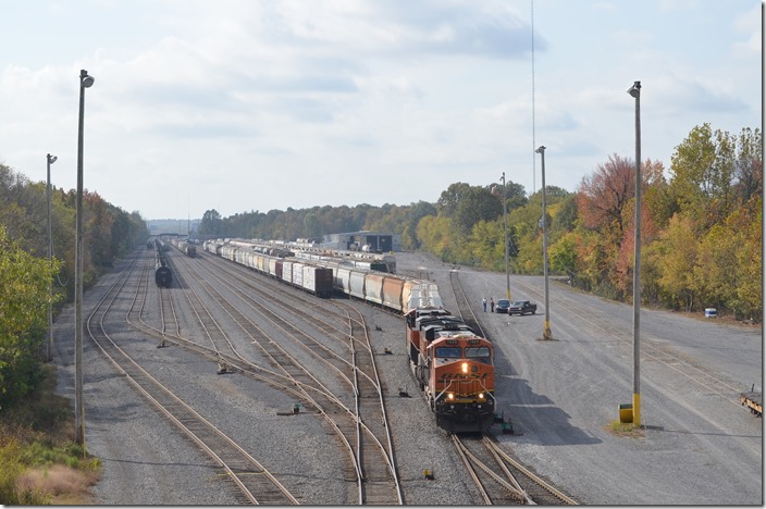 Looking south at North Yard. BNSF 7429 (ES44DC blt 2010) and ES44C4 7103 (blt 2013) start to pull with 33 cars on the “BN Local” to Centralia IL. The P&I bridge is in the distance crossing the middle of the yard. The outgoing BNSF and CN locals will cross it in a few minutes. Paducah KY.