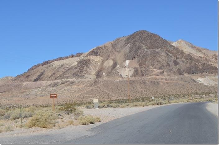 Heading up the road into Rhyolite we see the grade climbing west of the town. The rock dumps are presumably from the Gibraltar and Tramps Mines. LV&T grade Rhyolite NV. View 2.