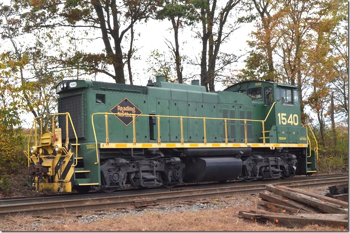 At Haucks PA we found this MP15DC parked in a siding. This unit came from NS and started life in 1977 as Southern Ry. 2350. I love the Reading-inspired green paint scheme. 