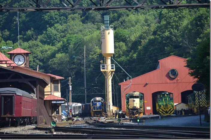 Most of the yard is around the curve to the east toward Reading. Looks like a SD50, SW1500 or MP15 and a GP39RN (GP30) at the shop. RBMN 5033 3057 2531. Port Clinton PA.