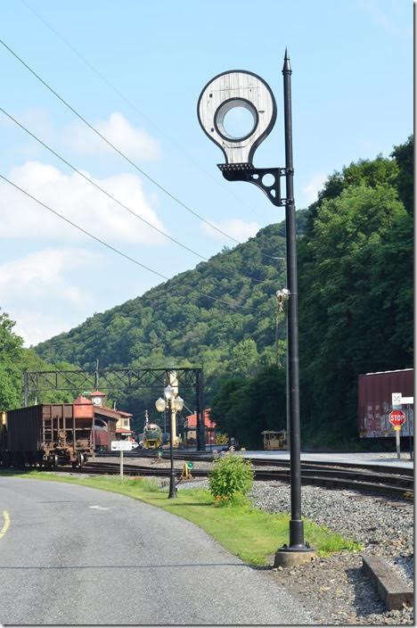 R&N restored or replica of a famous Reading Co. “banjo” block signal. Port Clinton PA.
