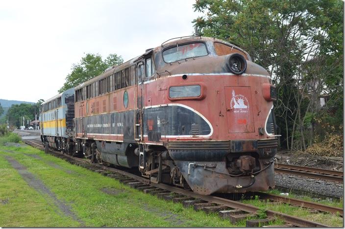 Former Southern Railroad of New Jersey 250 is ex-B&LE 727. Hopefully we will see these vintage F-units on the R&N in the future. RBMN F7a 250. Schuylkill Haven PA.