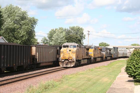 UP 6820 - UP 8018 - NS 9374 mixed freight
