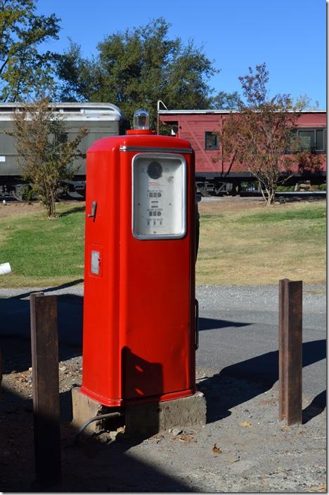 Vintage SRy gas pump. Jamestown CA.