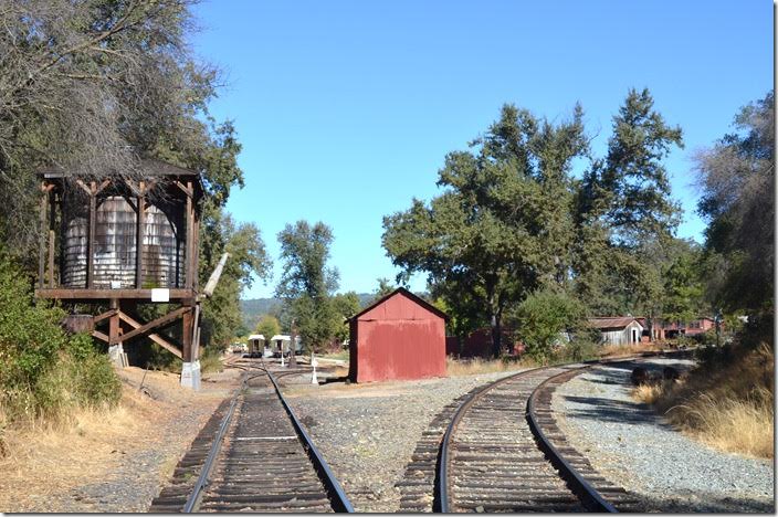 The junction looking north. To the right is Sierra Northern’s main line to Sonora. Straight is park trackage which leads to the depot area and the now-abandoned Angels Branch. The park operates their trains on several miles of the SN’s main. SN uses a track warrant system. SRy junction. Jamestown CA.