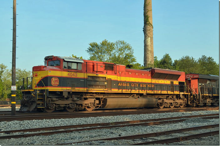 KCS 4043 is a SD70ACe. Bluford IL.