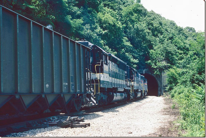 L&N (SBD) 8145-Sou 3178-3120 head south with the SMEX (South Mississippi Electric Power Assoc.) coal train for Purvis MS. This train loaded at the Alamo mine near Pineville KY on the L&N. This train had a L&N caboose. 06-18-1982.