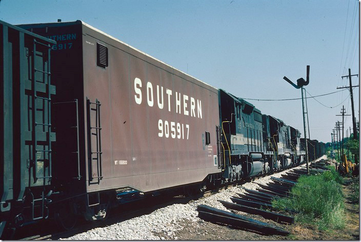 Southern “Slave” car 905917 tells CofGa 215-Sou 3049-6327 when to start working.
