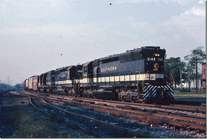 Southern 3149-3290-3003 have just crossed ICG (on the left) with w/b freight 1st 128 (flags) and are probably still on the BN. Saturday, 09-26-1981.