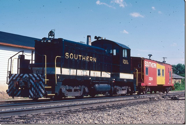 Southern SW-1 1011 with Caboose 124. 05-15-1979.