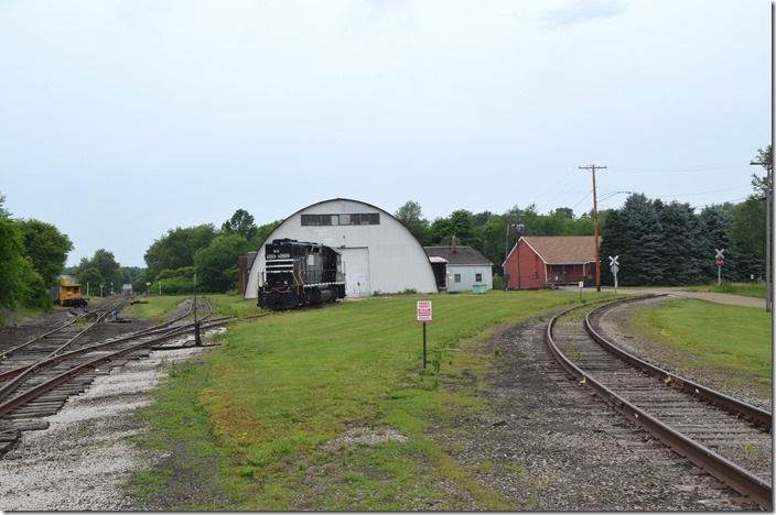 Going straight is the old NYC toward Alliance. The much better maintained track on the right is the connection between the ex-NYC and the former PRR Tuscarawas Branch which MVRY uses to reach NS at Bayard. MVRY shop. Minerva OH.