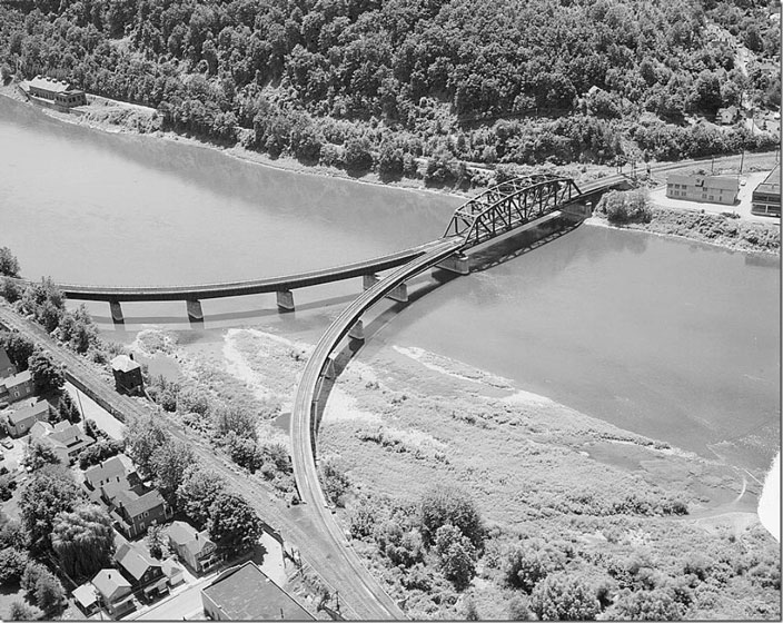 Historic American Engineering Record aerial photo made 1971. “Bridge” tower is in left of photo. PRR Oil city bridge aerial 1.