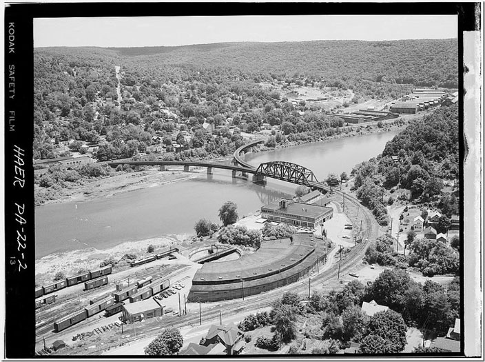 Penn Central engine terminal on the Allegheny Br. side of the bridge. Little if anything remains today. HAER photo circa 1971. PRR Oil City bridge aerial 2.