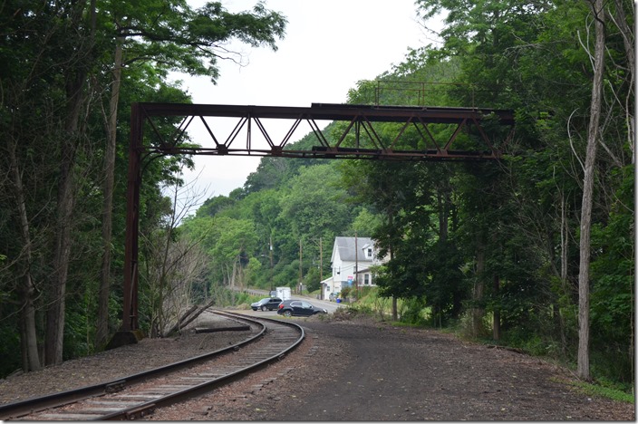 Old PRR signal bridge looking north on the Chautauqua Br. (now WNY&P) toward downtown Oil City PA. Sunday 06-21-2021.