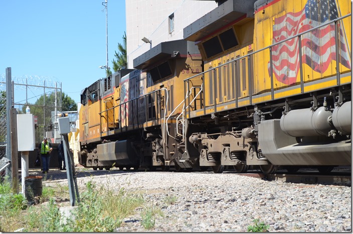 The UP crew gets off and the Ferromex Railroad crew gets on. UP 5828-6396. View 2. Nogales AZ.