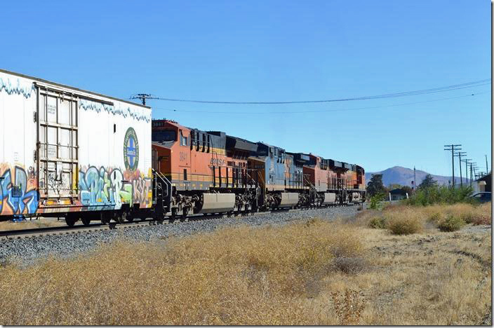 Clear signal. This is the location of the depot, etc. in the middle of town. BNSF 7800-6746-596-3841. View 2. Tehachapi.