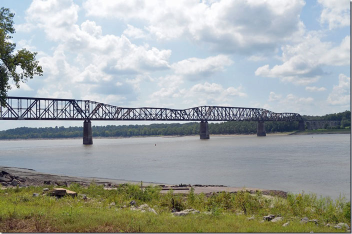 UP Mississippi River bridge from Thebes IL to Illmo MO. Missouri Pacific and Cotton Belt both used the Chester Sub. between E. St. Louis and Dexter MO. Looking at their maps is confusing as to ownership, and employee timetables don’t help much. Union Pacific came to the rescue!