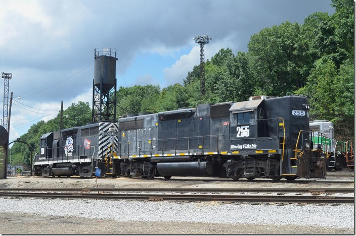 WLE 255 is an ex-NS GP38-2 that was originally Southern 5153. WLE 255-200. Brittain OH.